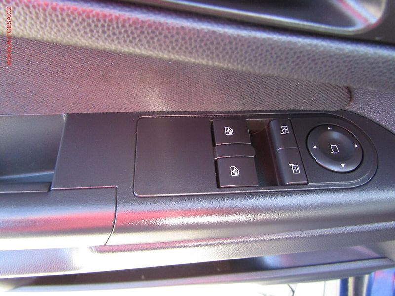 Opel Zafira (2011) 1.8 i, AC, temp - fotka 12 z 17