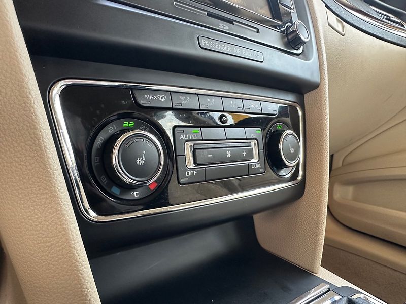 Škoda Superb (2012) 2.0TDi NAVI, SAMO.PARKOVANÍ - fotka 11 z 17