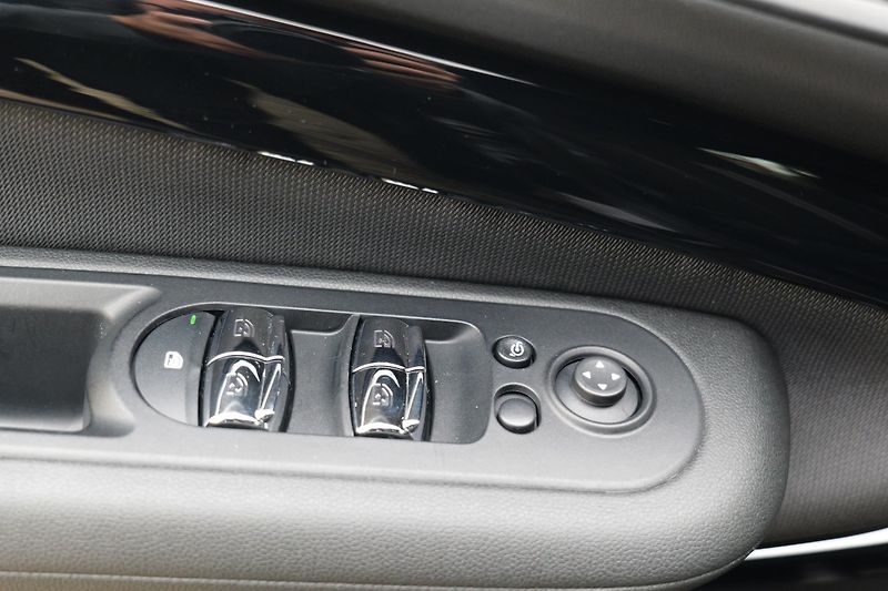 Mini Clubman 100 kW JCW paket LED Navi - fotka 17 z 40