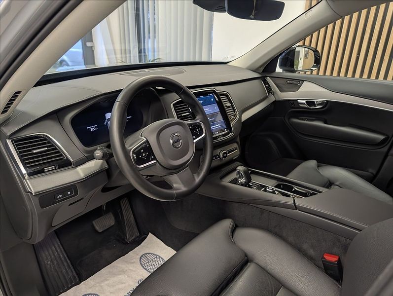 Volvo XC90 T8 Plus Dark Recharge AWD - fotka 17 z 39