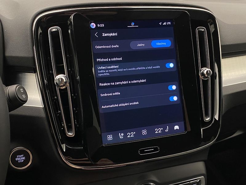Volvo XC40 (2026) B3 AUT DARK PLUS - fotka 52 z 59