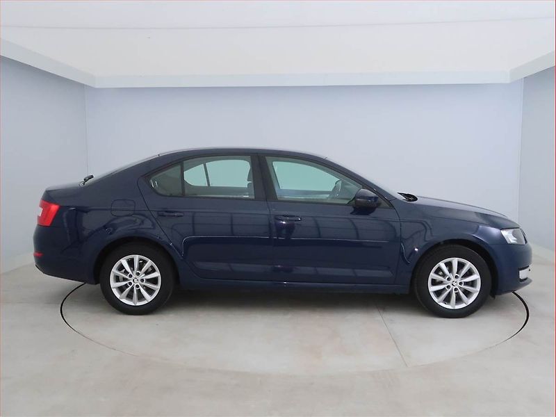 Škoda Octavia (2015) 1.6 TDI, Automat, Serv.kniha - fotka 6 z 16