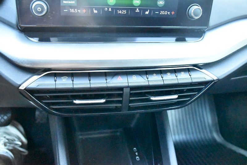 Škoda Octavia (2022) Ambition 2.0 TDI 85kW - fotka 23 z 31
