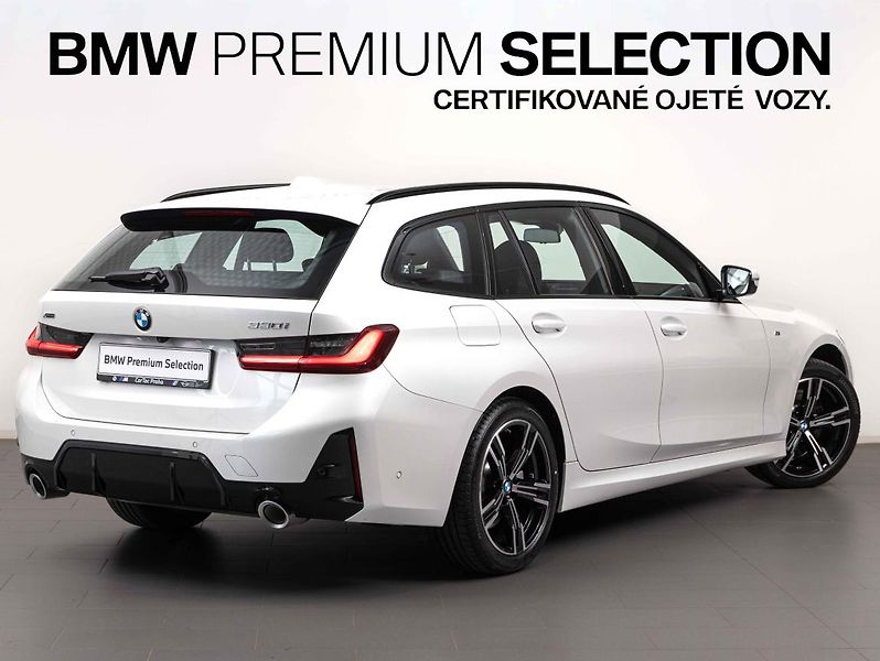 BMW Řada 3 330i xDrive Touring - fotka 5 z 21