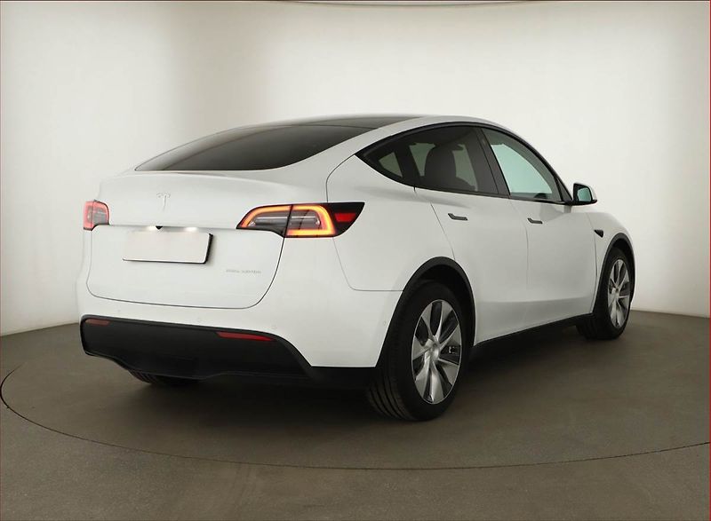 Tesla Model Y (2021) Long Range AWD 75kWh, SoH 91% - fotka 5 z 28