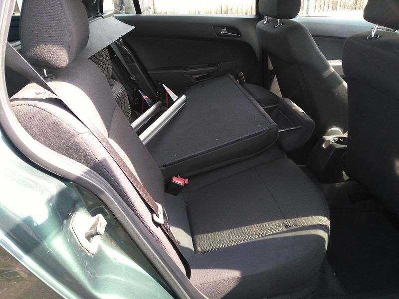 Opel Astra 1,6i /85 kW/ - fotka 24 z 28