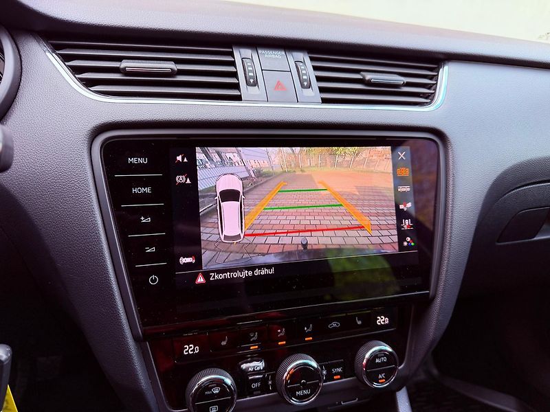 Škoda Octavia 2.0 TDi DSG 4x4 Ambition+ - fotka 22 z 32