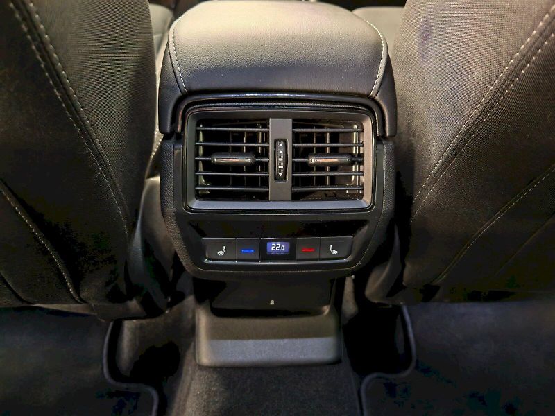 Škoda Karoq (2025) 1.5 TSI 110 kW Sportline - fotka 25 z 31