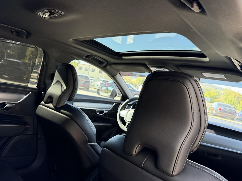 Volvo S90 (2020) 228kW T6 AWD R-DESIGN HUD K360 - fotka 30 z 47