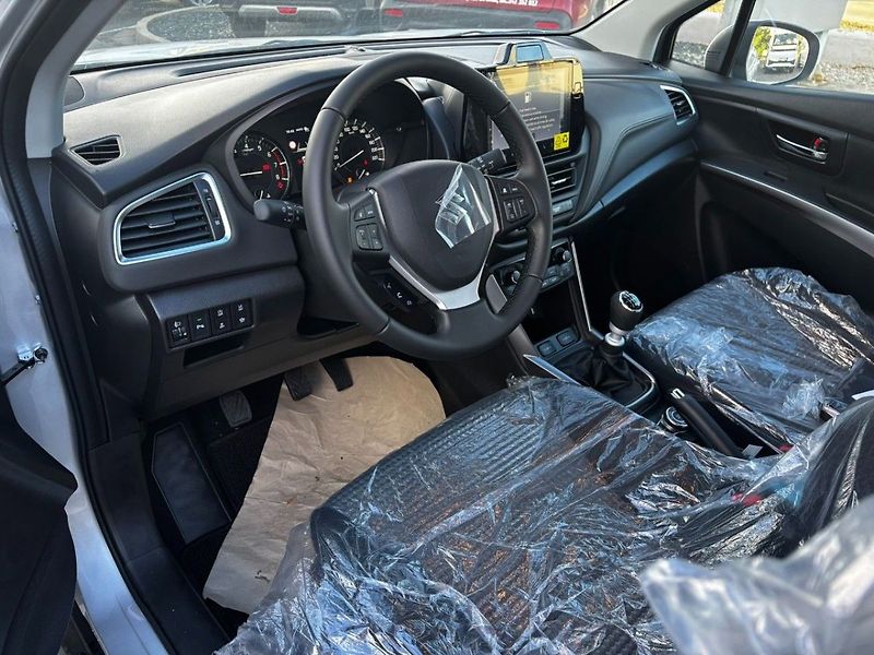 Suzuki S-Cross 4x4 Premium - fotka 10 z 10