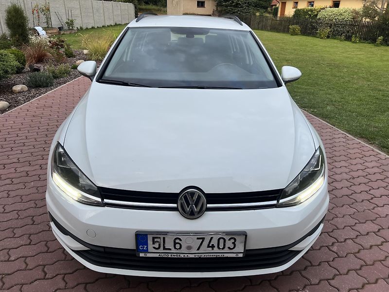 Volkswagen Golf 1.0 TSI 85KW,1 MAJITEL,SERVIS - fotka 2 z 40