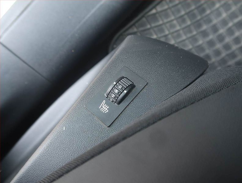 Peugeot 2008 (2017) Style 1.2 PureTech, Automat - fotka 12 z 15