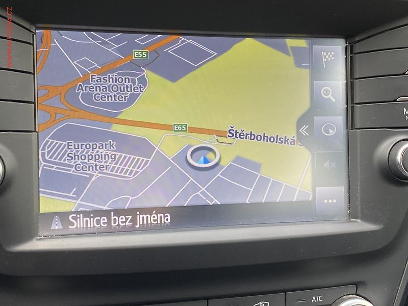 Toyota Avensis (2016) 2.0 D-4D, Sport, kůže, +ALU - fotka 15 z 18