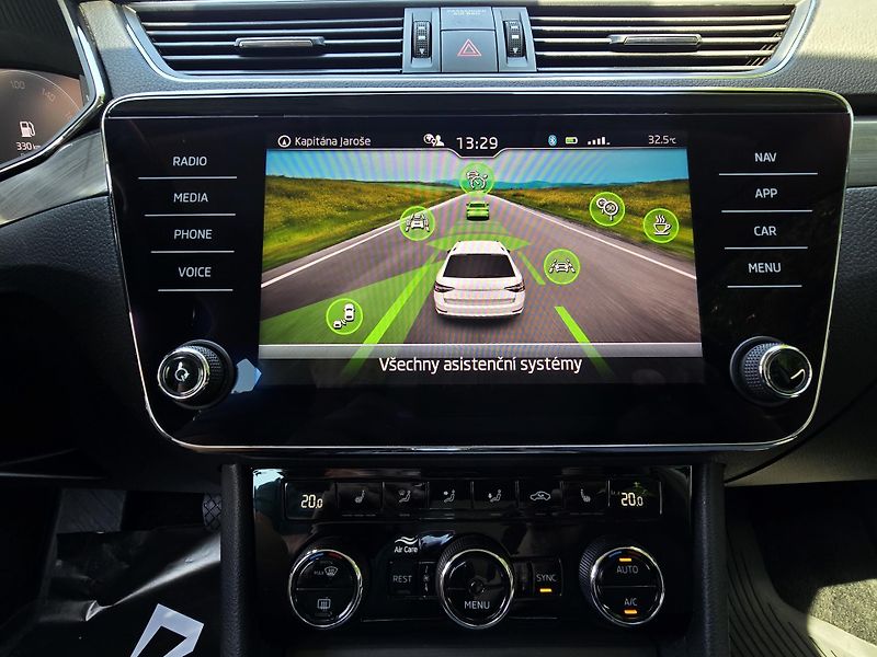 Škoda Superb 2.0TDi110KW DSG STYLE EXTRA ČR - fotka 30 z 43