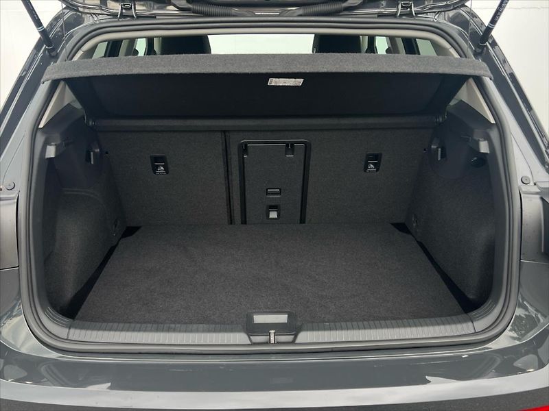 Volkswagen Golf 1,0 TSi 81kW LIFE  8 - fotka 14 z 27