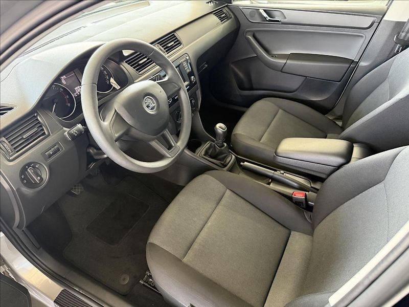 Škoda Rapid 1,2   TSI 81kW,SERVISKA,1.MAJI - fotka 9 z 18