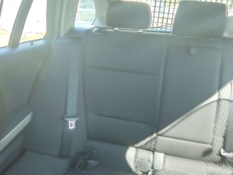 BMW Řada 3 2.0 318d Touring - fotka 12 z 15