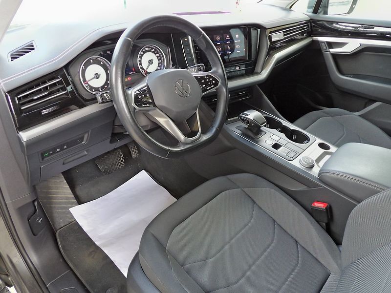 Volkswagen Touareg 3.0TDI V6 8°AT 4x4 Tažné ČR - fotka 21 z 35