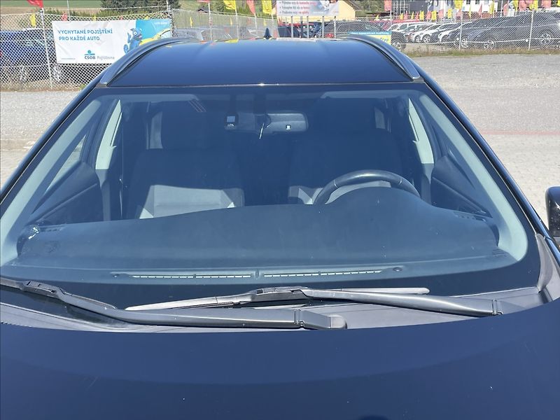 Toyota Auris 1,8 E-CVT Hybrid CZauto 1maj D - fotka 31 z 37
