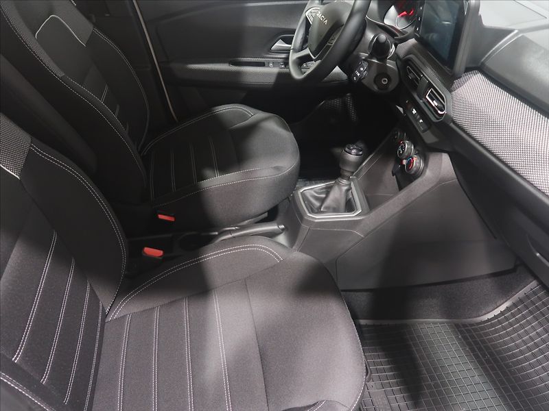 Dacia Sandero 1,0 SCe 67 1. maj. CZ 7800km - fotka 12 z 30