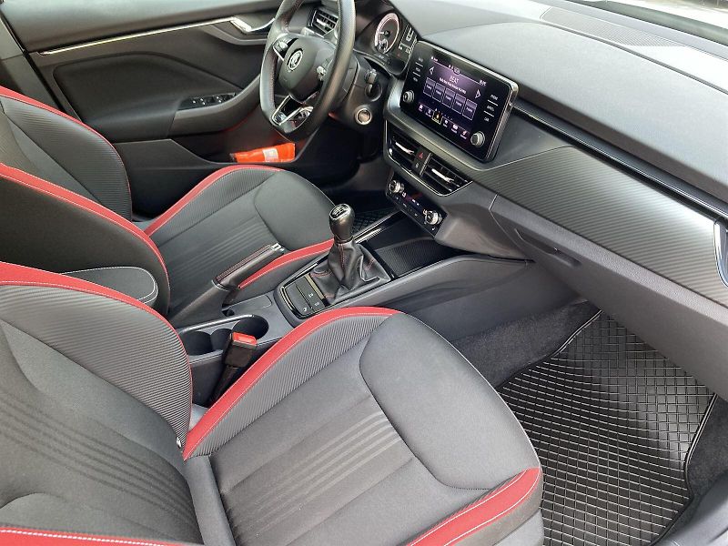 Škoda Kamiq (2021) 1.5 TSI Monte Carlo - fotka 10 z 38