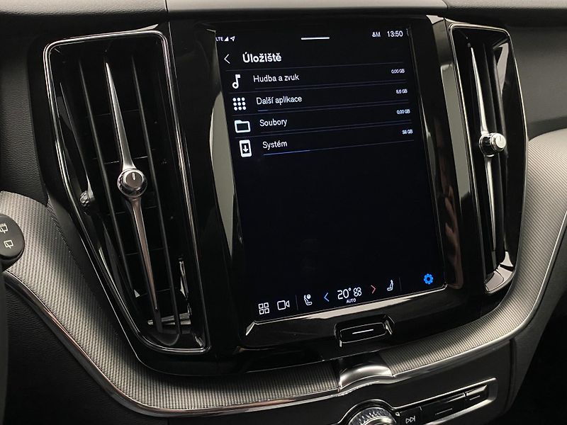 Volvo XC60 B4 AWD DARK PLUS AUT  - fotka 50 z 53