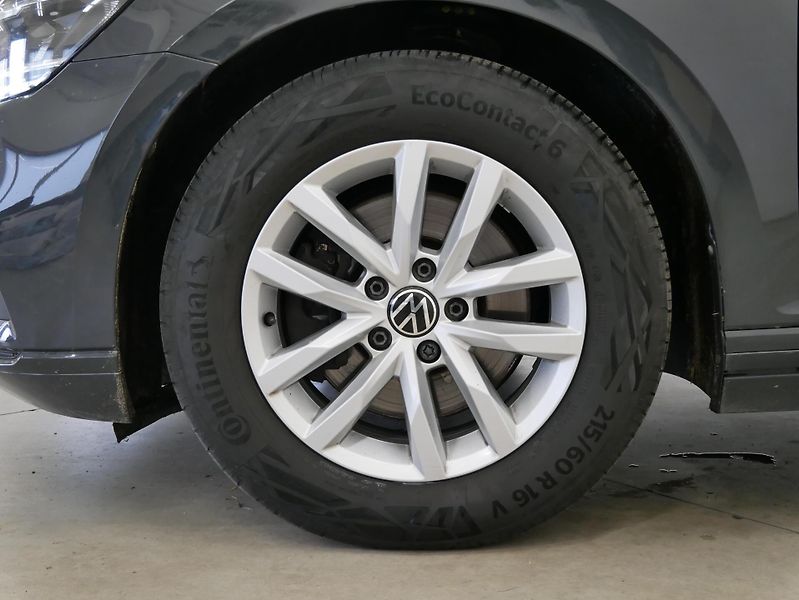 Volkswagen Passat - fotka 10 z 21