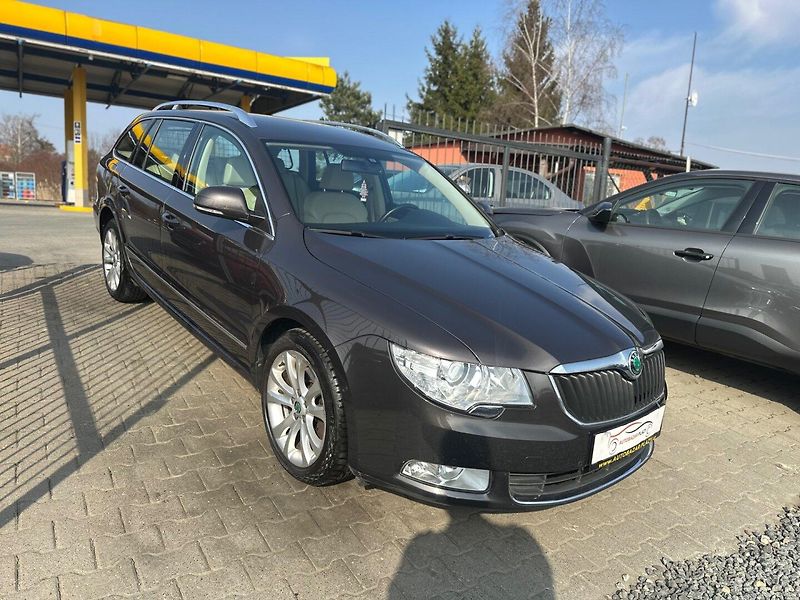 Škoda Superb (2012) 2.0TDi NAVI, SAMO.PARKOVANÍ - fotka 2 z 17