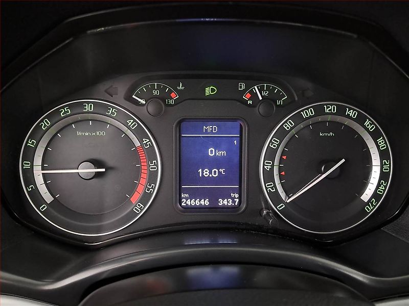 Škoda Octavia (2008) RS 2.0 TDI, Navi, Xenony - fotka 11 z 19