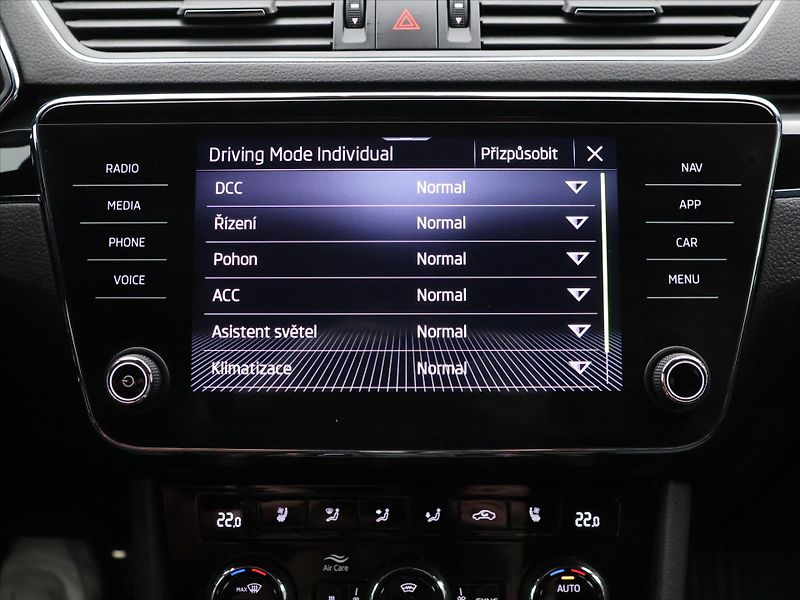 Škoda Superb 2,0 TDI DSG L&K DPH CZ - fotka 30 z 45