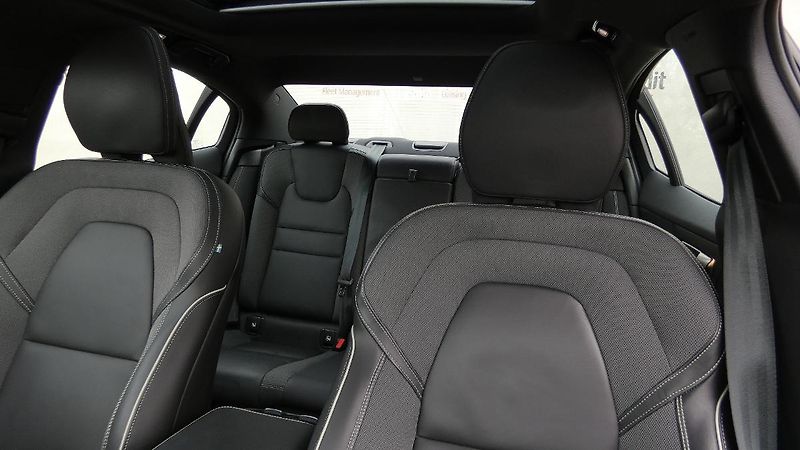 Volvo S60 B5 AWD Ultimate Dark - fotka 7 z 21