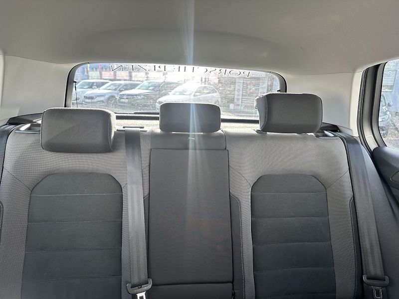 Volkswagen Golf (2017) 1,6 TDI 85kW, rezervace - fotka 9 z 25