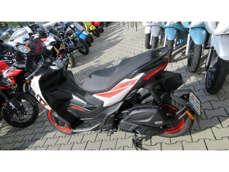 Aprilia (2026) SR GT 125 SPORT e5+ - fotka 4 z 11