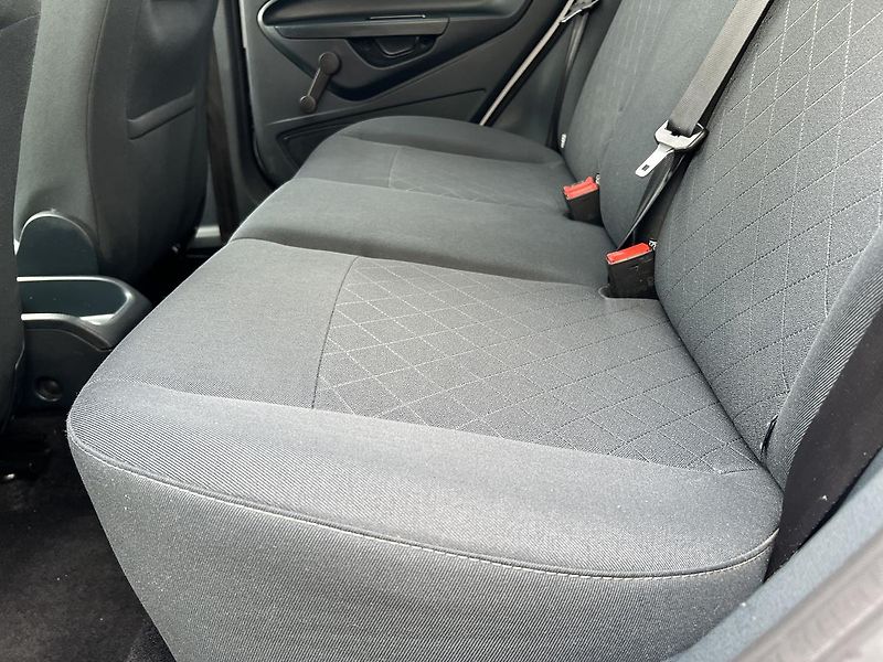 Ford Fiesta 1.25i  ZÁMEK Ř.P. PŮVOD ČR - fotka 21 z 37