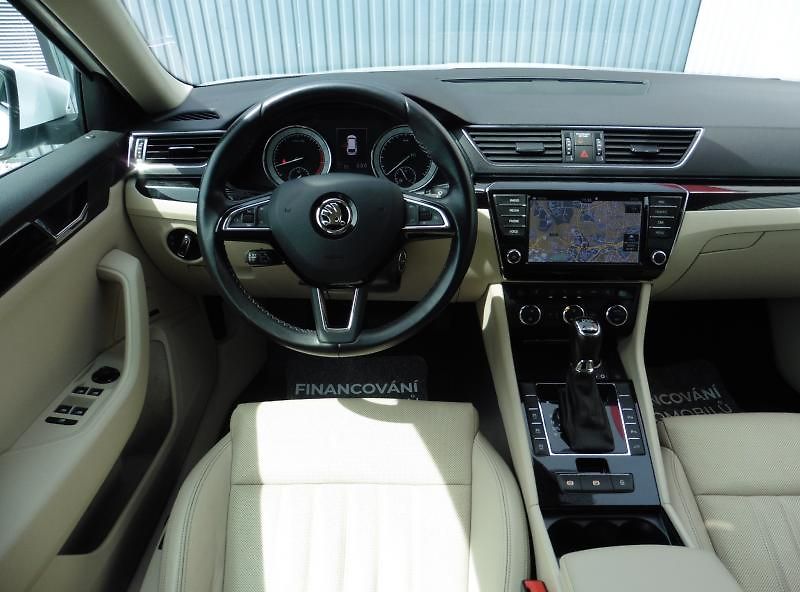 Škoda Superb III Combi 2.0 TSi Laurin & Kle - fotka 13 z 18