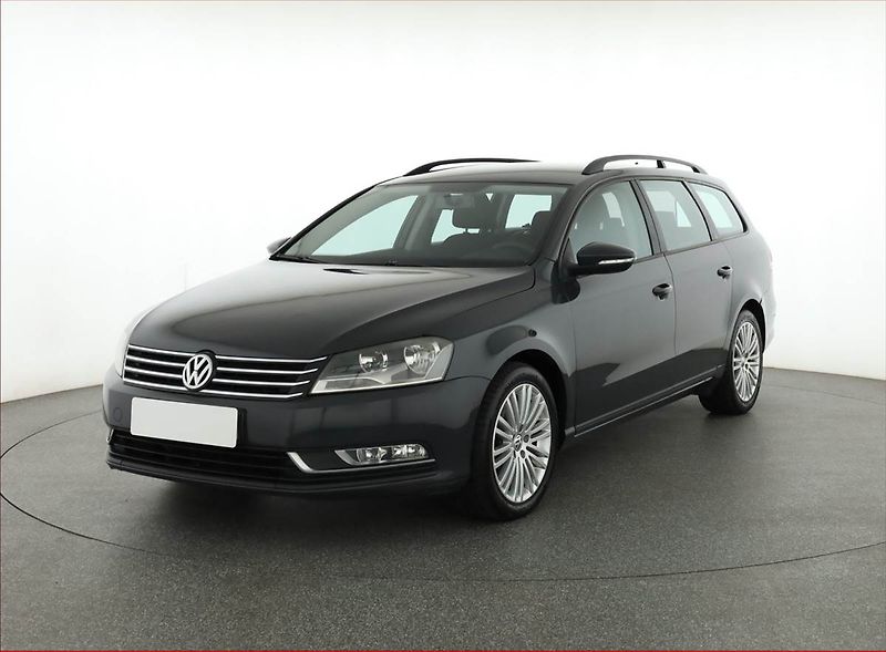 Volkswagen Passat (2012) Comfortline 2.0 TDI, Tempomat - fotka 2 z 14