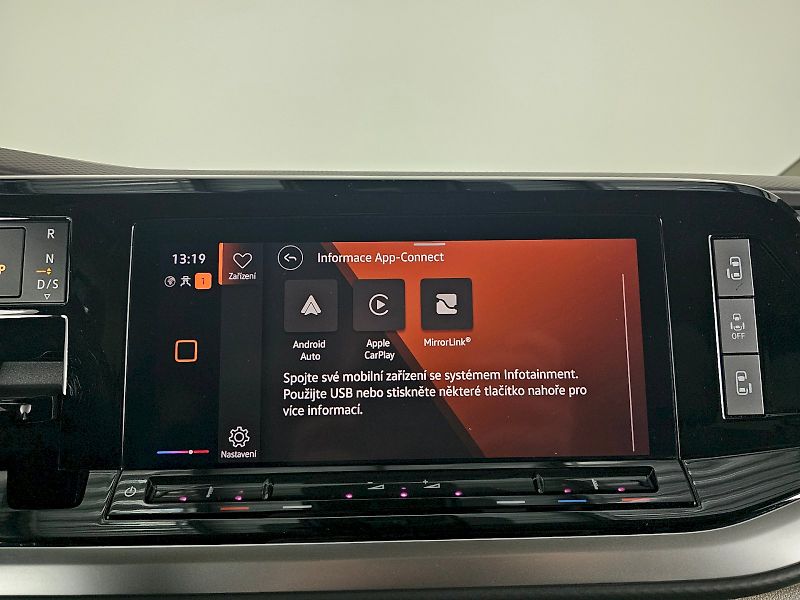 Volkswagen Multivan (2023) 2.0TDI DSG 110KW STYLE TAŽNÉ N - fotka 17 z 35