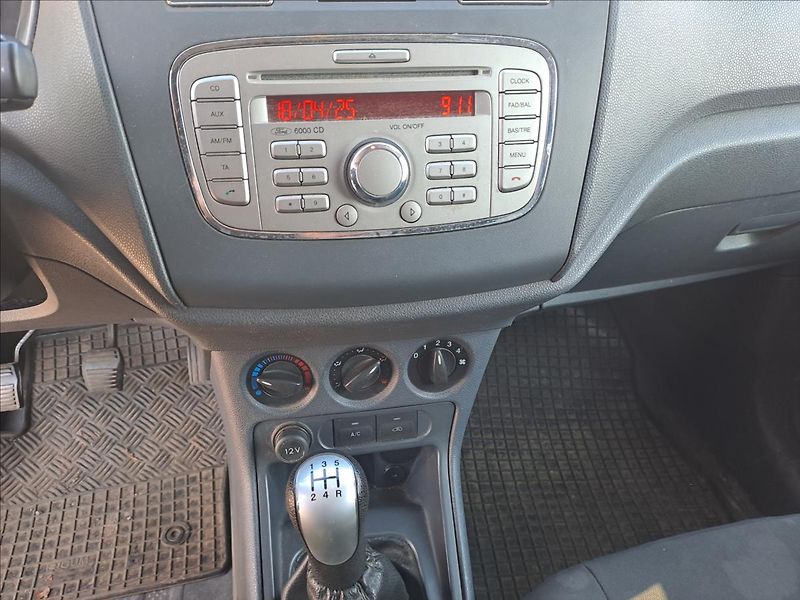 Ford Transit Connect 1,8 TDCI KLIMA,KOUPENO CZ - fotka 8 z 11