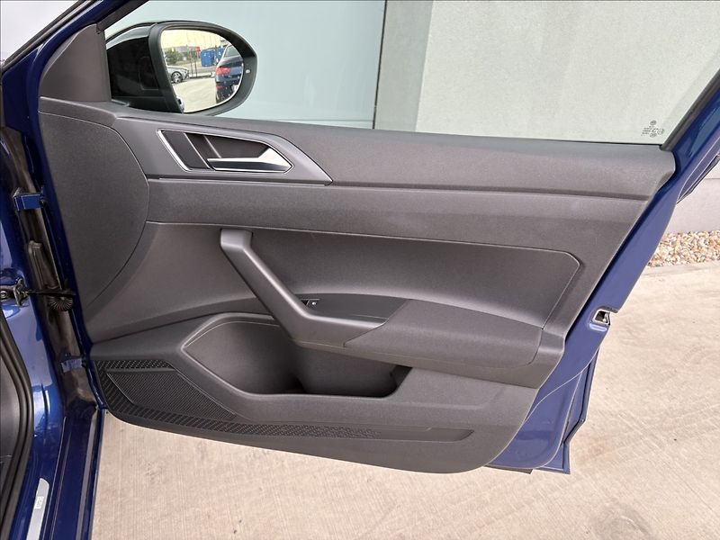 Volkswagen Taigo R- Line 1,0 TSI 81 KW DSG - fotka 29 z 35