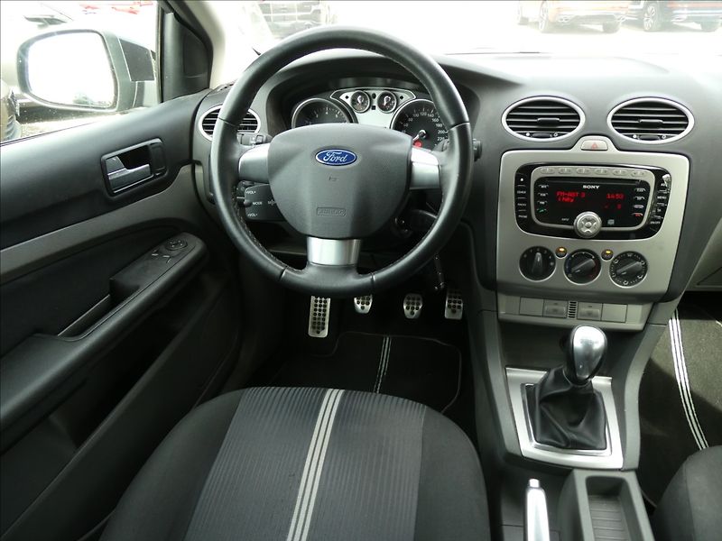 Ford Focus 1,6 16V 74kW 2xkola,závěs,serv - fotka 25 z 42