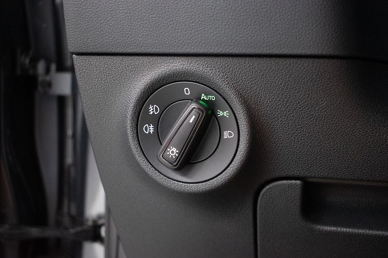 Škoda Karoq 1.5 TSI TAŽNÉ*KAMERA*DPH*ČR 1M - fotka 16 z 39