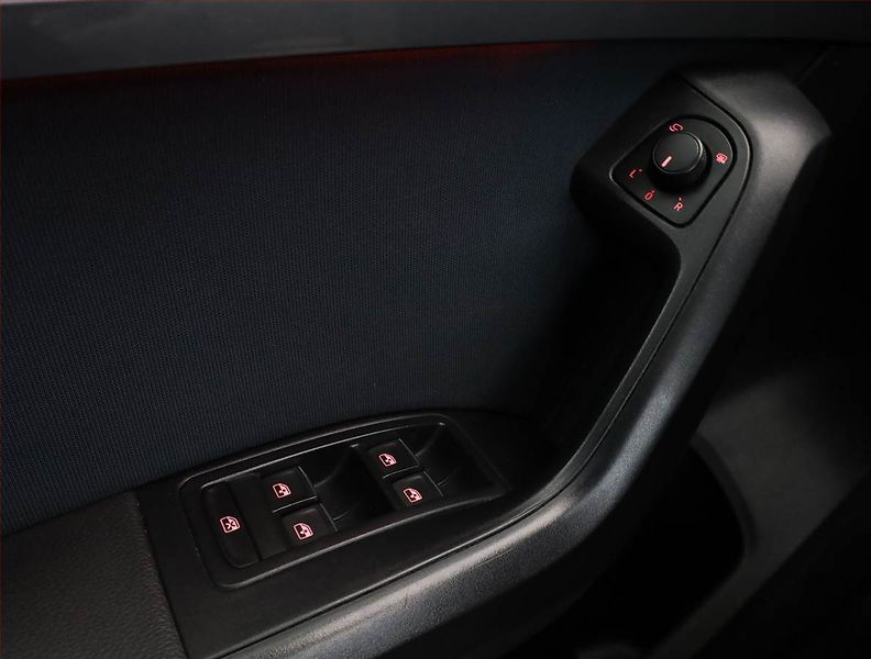 Seat Ateca (2019) 1.6 TDI, Automat, Navi - fotka 17 z 19