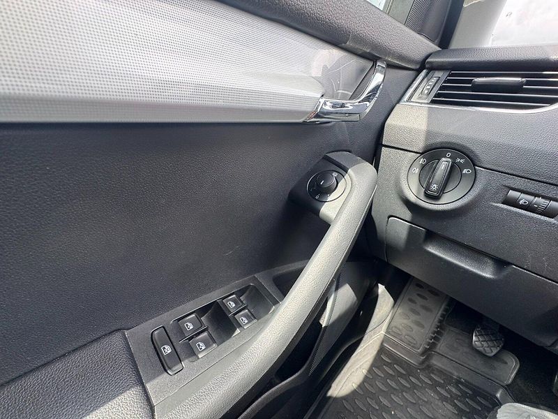 Škoda Octavia (2015) 1,6 TDI 81 KW TAŽNÉ KOLA - fotka 26 z 50