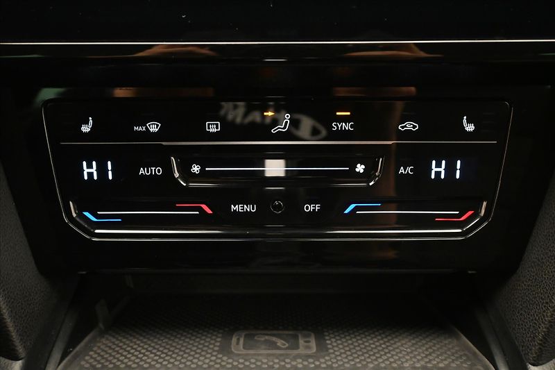 Volkswagen Passat 2,0 TDI 110 kW DSG Business Zá - fotka 21 z 31