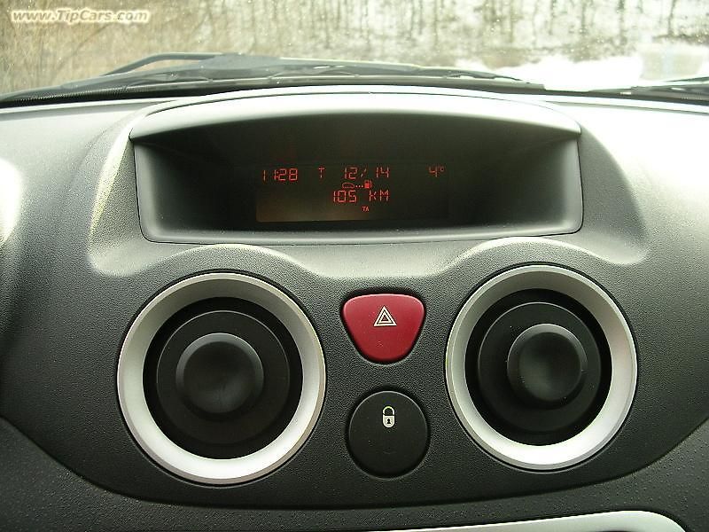 Motor ukrývající se za přední maskou má síly víc než dost.