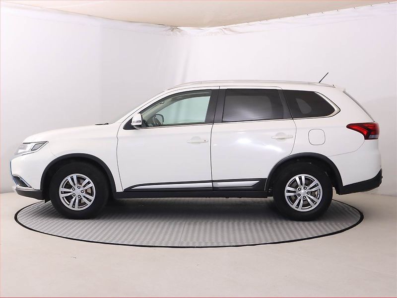 Mitsubishi Outlander (2016) 2.2 DI-D, 4X4, Tempomat - fotka 3 z 16