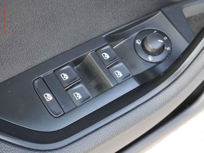 Škoda Superb (2017) 1.4TSi, ČR, AC, temp - fotka 16 z 17