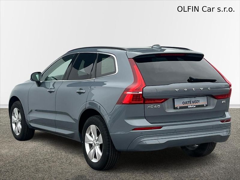 Volvo XC60 2,0 184 kW 8AT FWD CORE  B5 - fotka 9 z 26