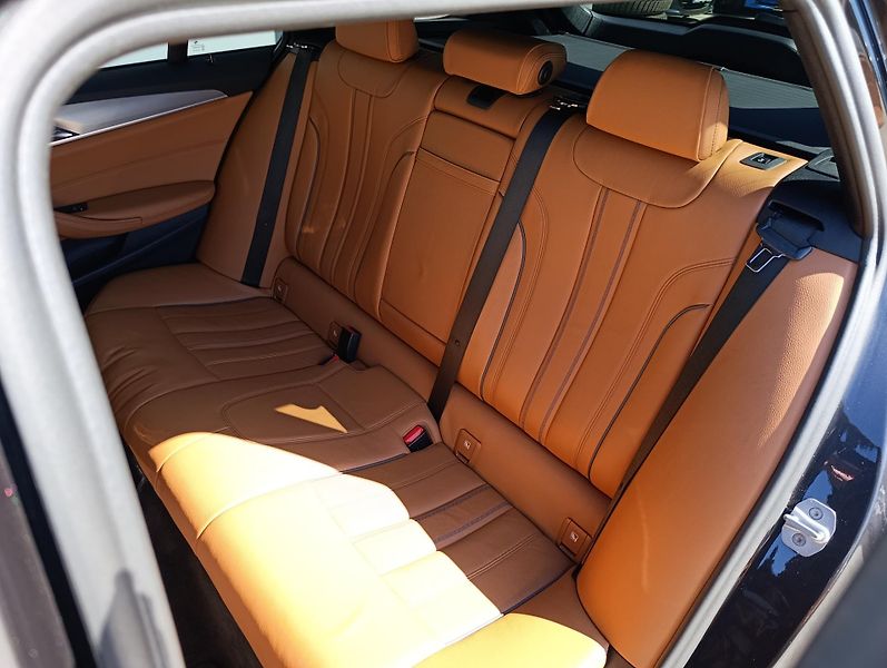 BMW Řada 5 540d xDRIVE MSPORT PANO DPH - fotka 16 z 34