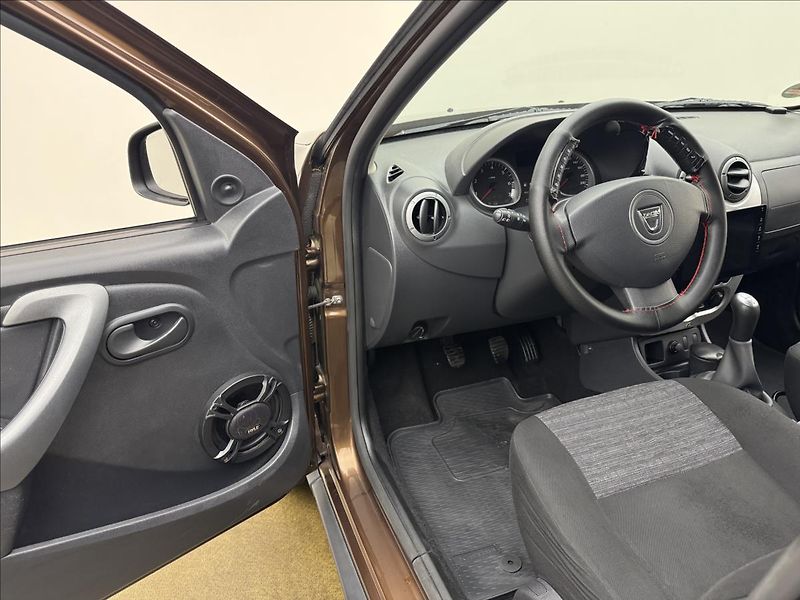 Dacia Duster 1,6 i 77kW AC LED TAŽNÉ KAMERA - fotka 21 z 33